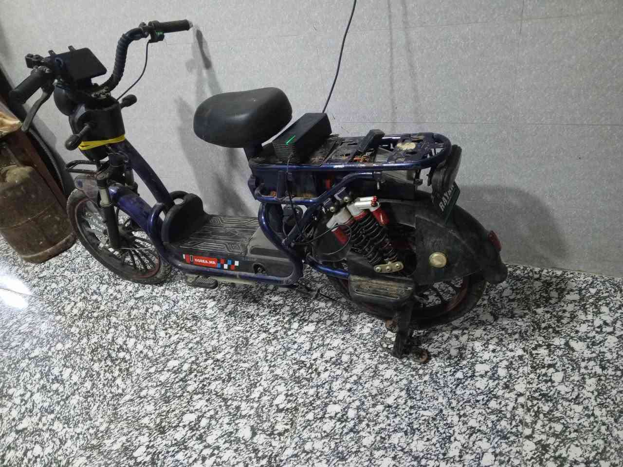 البيع دراجه متروكه وماعرف اسويهه البيع كوم حديد بس هيه نضيفه كلش ***********
