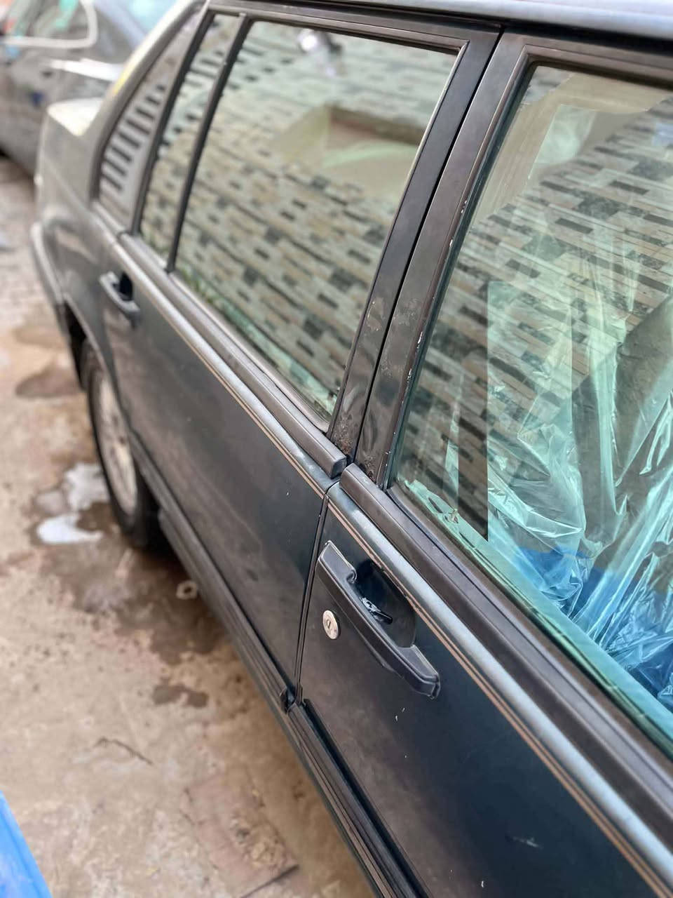 فالفو 940 مديل 93 سياره بلاديه لا ضربه ولا صبغ. مكينه تيربو. داخل جديد   تخم تاير باتري جديد حداديه نضيفه نقص مشط فقط مكينه نضيفه  رقم بغداد. اب اسمي  لحد 28.  السياره بالنجف  46 وبيها مجال. رقم موبايل *********** النجف, العراق

