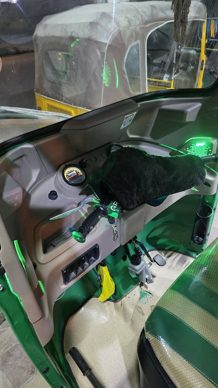 السلام عليكم
باجاج مديل  22شهر 11 مضلع  تكتك جديده   كفاله كشر ومكينه نقطت صبغ ما بيها وله بارد  رقم ذي قار  مشروع وطني تحويل ثاني يوم  

الاستفسار ***********
