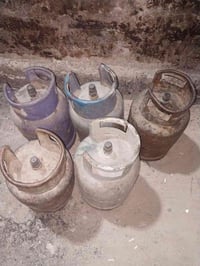 قناني للبيع بس كشر الوحده ٣٥ ألف 07826555504