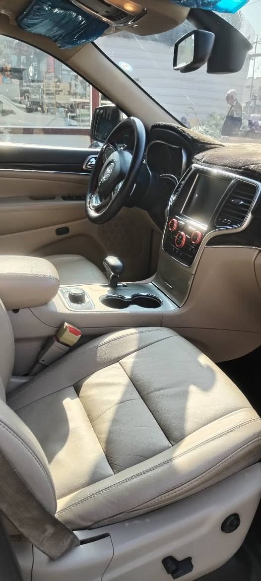 السلام عليكم
Jeep Limited
موديل ٢٠١٤ خليجي رقم سليمانه
ماشيه km 84
فتحه بالسقف
جكات
فور ويل
كراسي كهرباء
تدفئه ستيرن
تدفئه كشنات امامي وخلفي
وباقي المواصفات معروفه
السعر ٢٤٥ وبي مجال
مكان السياره بغداد
***********
