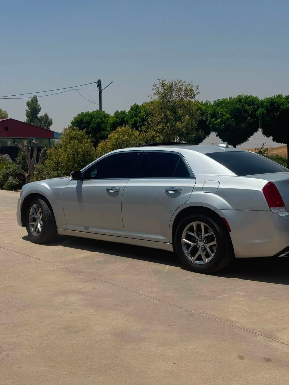 لبيع اوباما C300 V6 موديل 20 لون جديد بيهه سنويه تضليل بعد بي 11 شهر  سياره جديده مابي اي نقص تايرات ويل كب جديد مبولشه وزارع عدسات 
مواصفات بانوراما طكتين كشنات حار بارد والخلفي حار كشنات جلد ستيرن كهرباء وتدفئه خزن ميموري سستم صوت كامل كشنات كهرباء اوبشنات SRT ضايفلهه معروفه بعد مواصفاتهه عنوان زعفرانيه اربع شوارع ***********
