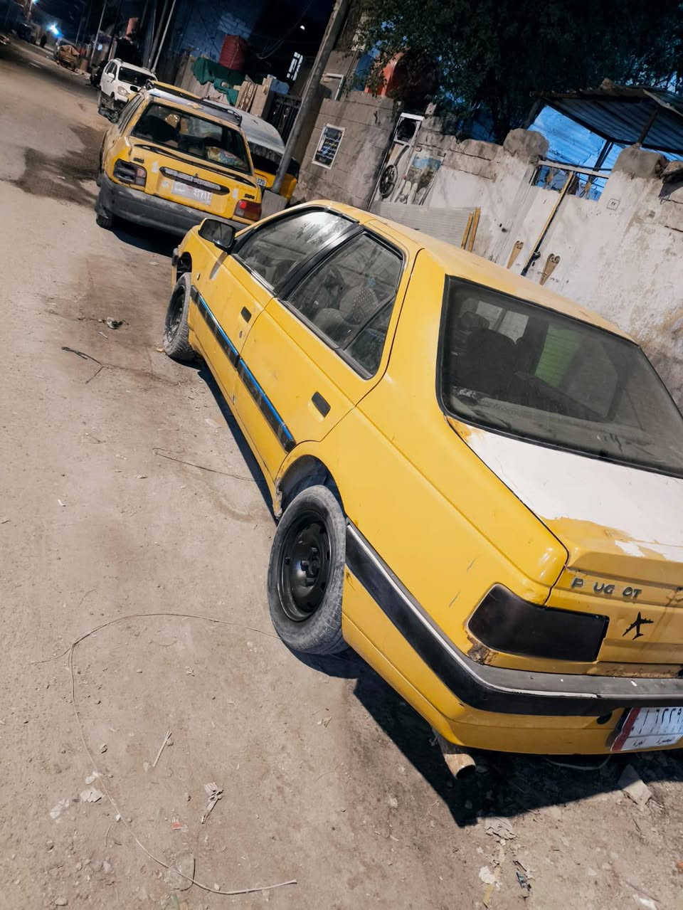 يالله سلام عليكم شباب عندي سياره بيجو 405 مديل 2016 سياره حلوه بس يرادله ترتيب شغاله سياره مكينه كايمه كهربيات كله شغلاه رقم بصره الماني راعيه هم بل بصره السعر 10 وراق وبيه مجال مكاني بصره رقمي ***********
