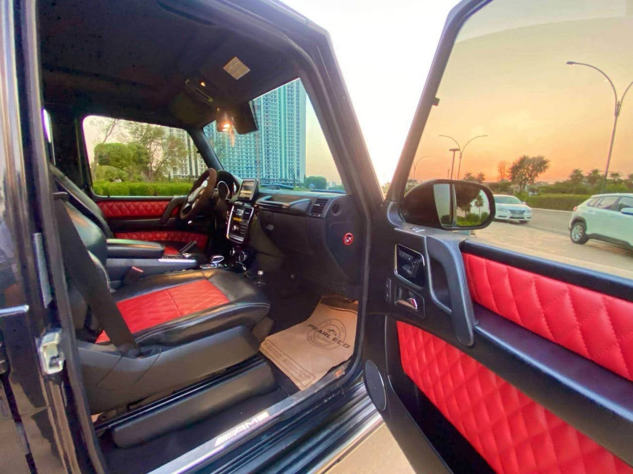 خليجي 

G class 63 amg أصل

V8 biturbo

السيارة محدثة 2022 

وقطعها الأصلية موجودة بدون صبغ 

انطيها مع السيارة 

ماشية 165 الف كيلو متر 

محرك كير ما مفتوح كلو بشرط 

تخم تاير جديد  مشدود

بدون نقص أي شي 

سيرفز كامل مسوي 

السعر 435
بيع او مراوس 

للاستفسار *********** أربيل, العراق
