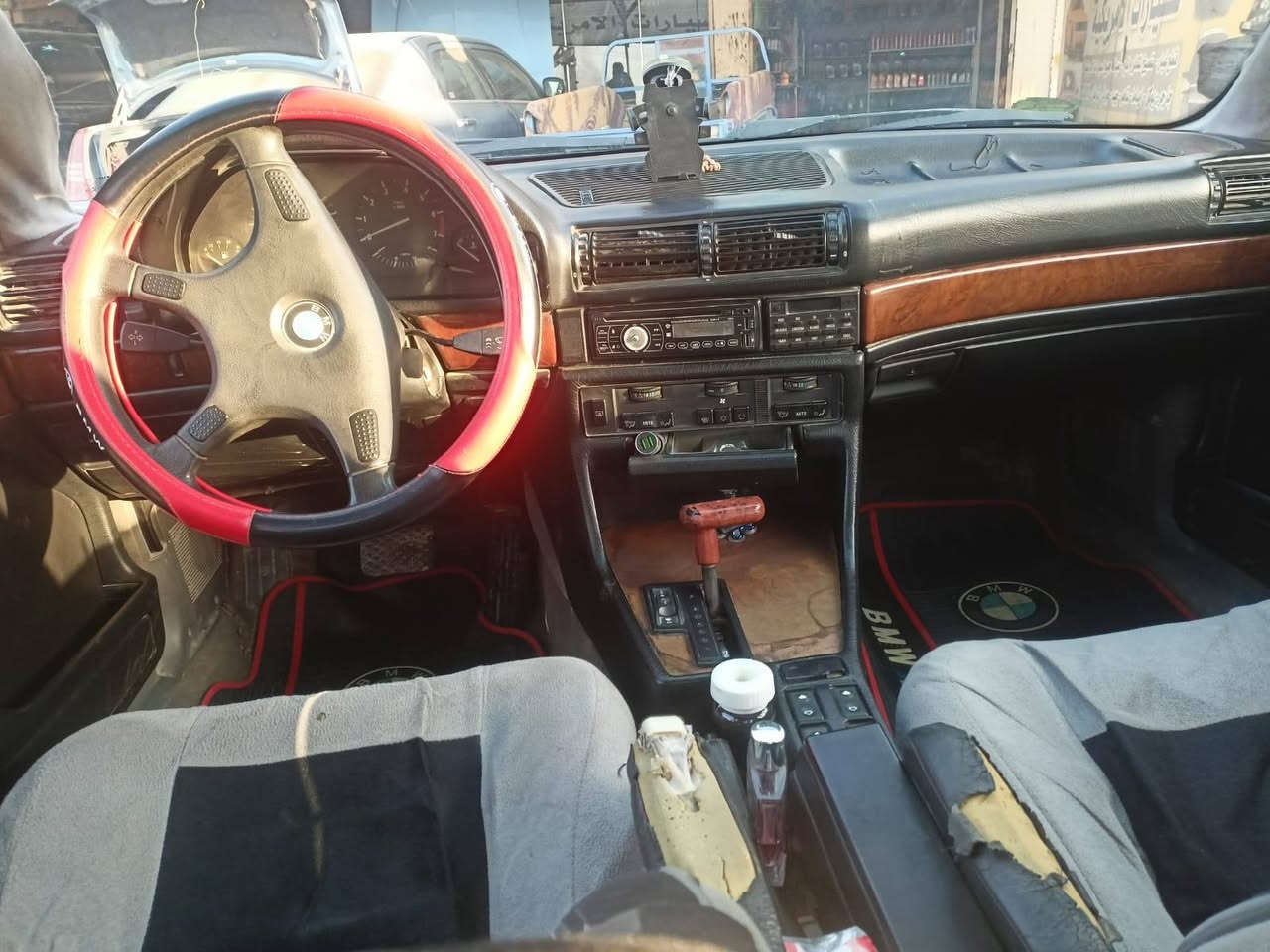 السلام عليكم بي ام 735موديل 1990مكينه مكفوله كير كايم بيه منضومه غاز 60لتر صدر جديد تخم تأير لا ضربه لا صبغ رقم بغداد انكليزي  السعر 25مكان السيارة حله 
***********
***********
