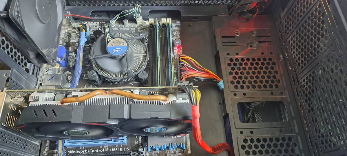 كيس تجميعه كوراي 7 جيل ثالث

المعالج  Intel Core i7-3770

الرام -  ddr3 16 gb 

المذربورد  asus z77

الهارد    - ssd 260 hdd 500

كرت الشاشة  axel rx 580 8 gb

البورسبلاي 500 wt

سعر الكيس  220 الف 

الكيس بي 25 لعبة

رقمي ***********

بغداد
