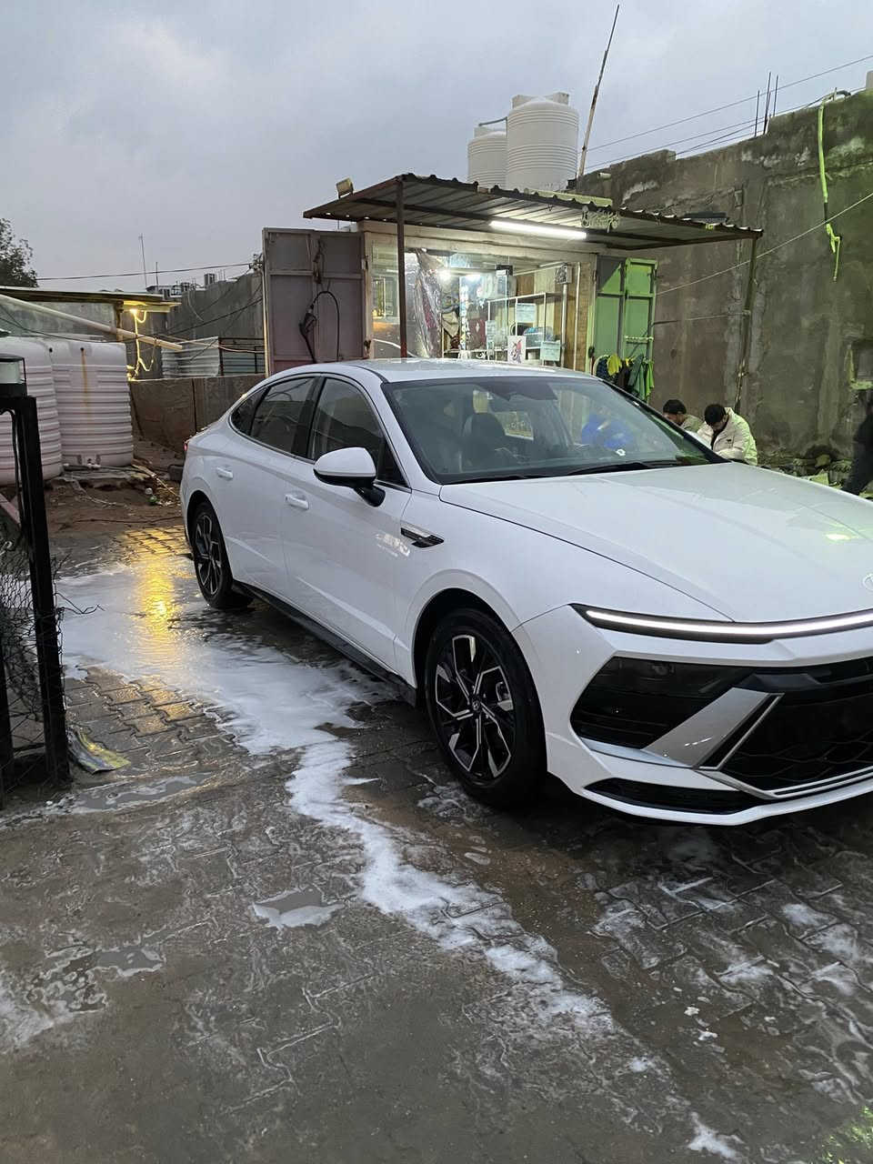 السلام عليكم سوناتا 25 وارد كوري ماشيه 6000 بعدها زيرو قماره مابيه زروف يعني موو تكسي كوري اصلي موو تجميع السياره مزوعه مواصفات بدون رقم السعر 190 الشراي يتصل وخادمك *********** مكان السياره بصره
