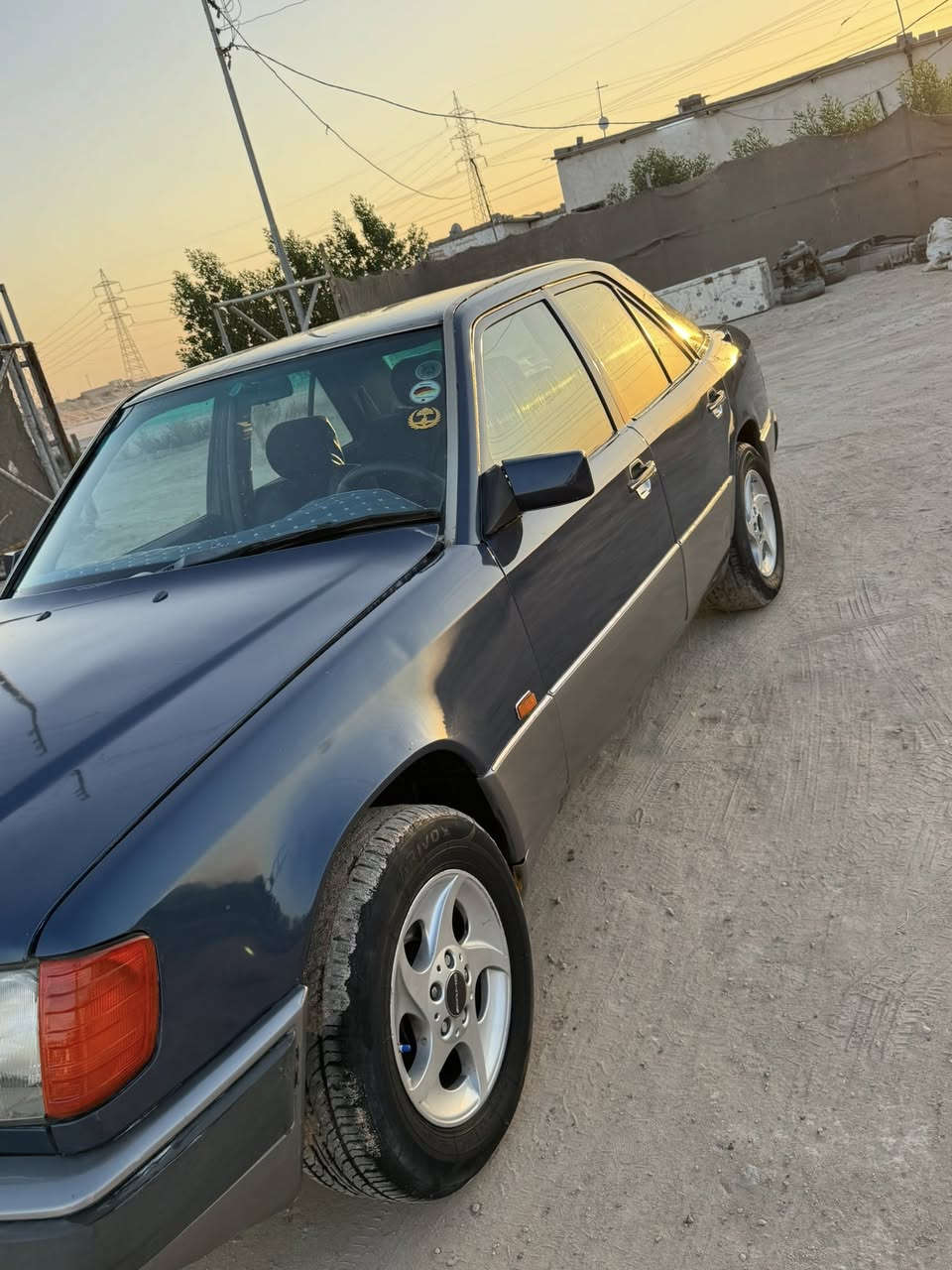 سلام عليكم مارسيدس دب موديل 1994 سياره كله جديده حداده 90 بل ميه سعر 48 وبيه مجال العنوان البصره زبير ***********
