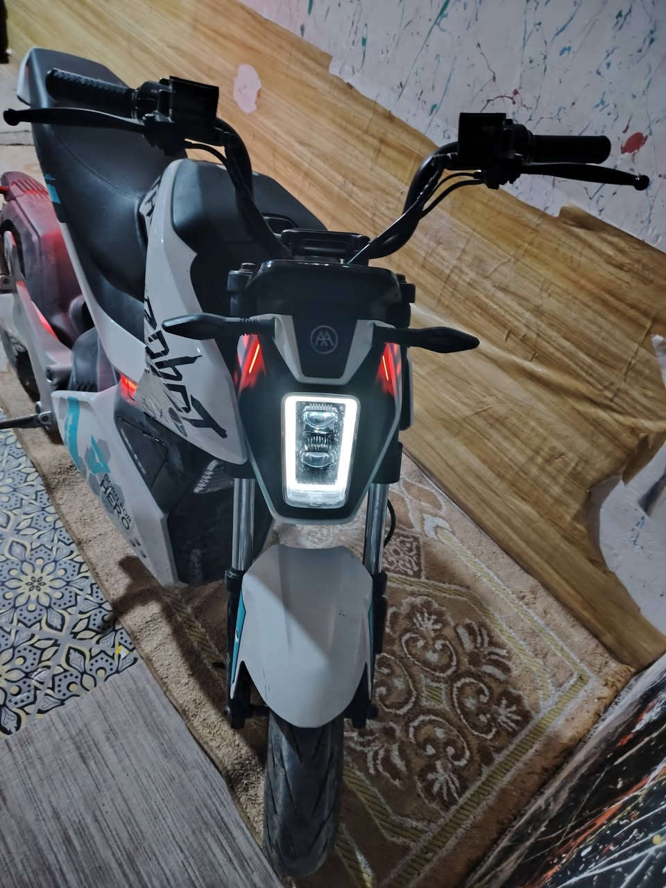 سلام عليكم
دراجه شحن
فول مواصفات 
 بطاريات لوثيوم
3 سرعات
شحنه يطول 3 ايام سرعه 80 
دراجه مال باله

سعره مليون ونص وبيه مجال


**إذا كنت صاحب هذا الإعلان وتريد حذفه لأي سبب، رجاءا أرسل رسالة إلى الدعم الفني**