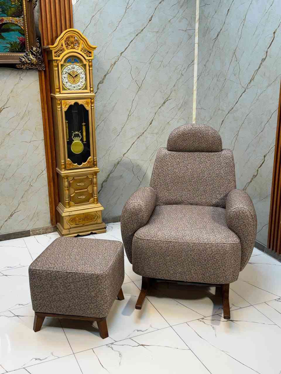 🌟 كرسي هزاز مع طابورية 🌟

راحة وأناقة بتصميم عصري يضيف لمسة مميزة للبيت 🏡✨

✅ كرسي هزاز مريح جداً
✅ مع طابورية مطابقة
✅ قماش ناعم وكوالتي عالي
✅ قاعدة خشبية قوية ومتينة
✅ مناسب لغرفة الجلوس أو زاوية القراءة والاسترخاء

🎨 متوفر بعدة ألوان: ⚫ أسود
🤍 سكري
🩶 رصاصي مع سكري

💰 السعر: 225 ألف فقط

🚚 التوصيل متوفر لجميع المحافظات

📩 للحجز والاستفسار راسلنا خاص، الكمية محدودة. 🔥

#كرسي_هزاز #اثاث_عصري #ديكور_منزل #اثاث_راقي #غرف_جلوس #ديكور_عراقي #تسوق_اونلاين #بغداد #العراق #عروض_الاثاث #ترند #اكسبلور


**إذا كنت صاحب هذا الإعلان وتريد حذفه لأي سبب، رجاءا أرسل رسالة إلى الدعم الفني**