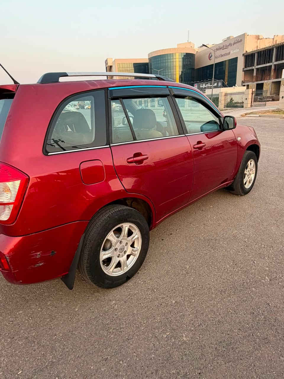 السلام عليكم تيكو موديل 14 ميكانيكي محرك 2000 داخل اسود بلاد مميز رقمها بغداد ايضاً مميز بيها صبغ باب الساىق من جوه وبنيد اني صابغه لان جارد عندي فيديو قبل لا اصبغه لاضربه ولاتبديل نظيفة جداً معاها سويجات ثنين كير ومحرك مامفتوحات مابيها خياس السياره عنواني الكوت سعرها 59 مجال بسيط بيها للشراي ***********
