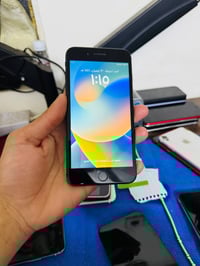 ايفون ٨ بلس • ٦٤ • بصمه واگفه