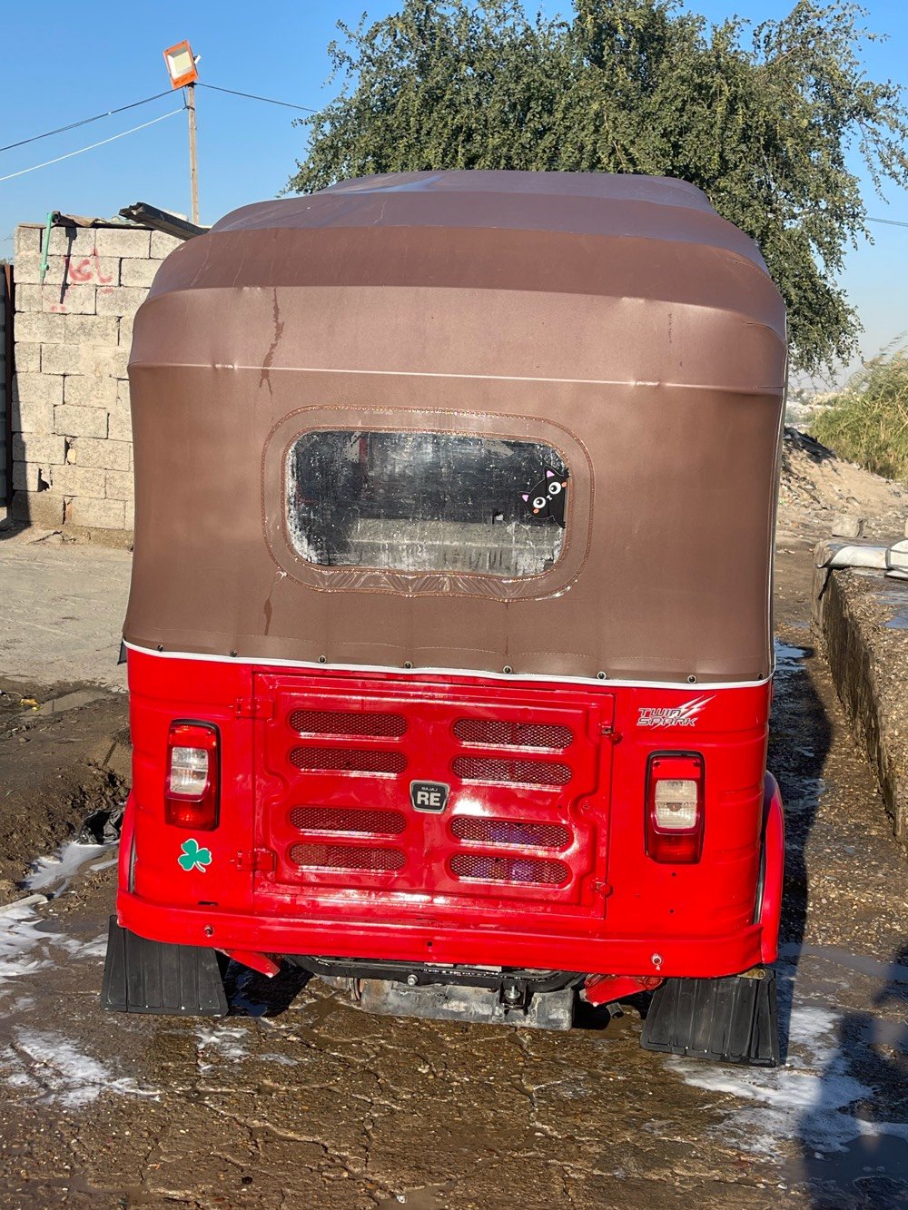 تك توك ١٨ جاهزه من كلشي مرقمه رقم بغداد 
كلشي جديد من مكينه وضفاير وباتري وتايرات 
عنوان جسر ديالى القديم شارع الاطفاء 