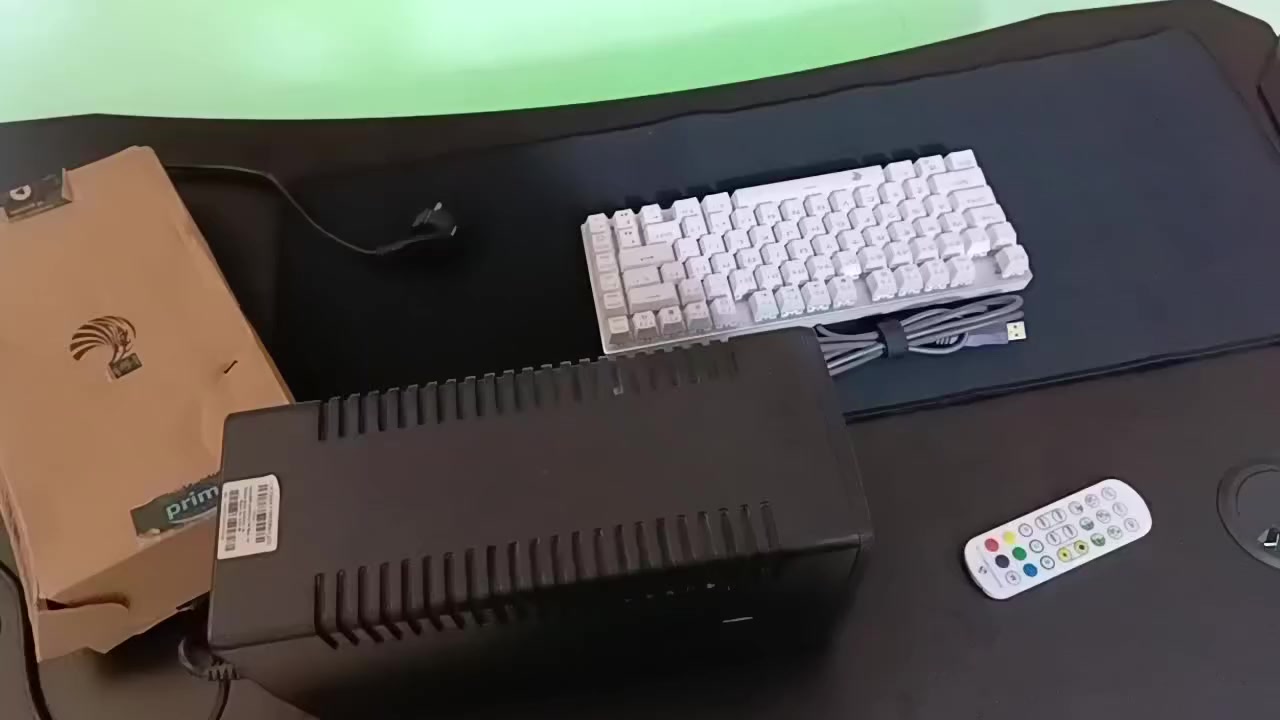 السلام عليكم للبيع 
ميز گيمنگ و UBS 1500 و كيبورد ميكانيك للتواصل خاص او على الواتساب ***********
