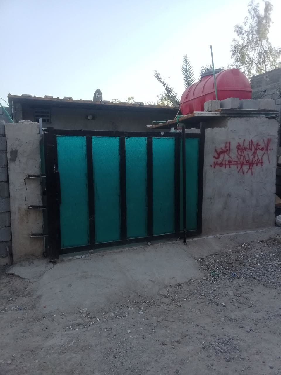 المحموديه روه السكه حي الحكيم مشتمل للبيع مكون من غرفه ومطبخ كراج صغير وترك رقم *********** اتصل سعر١٣ مليون بيمجال السكف سندويج
