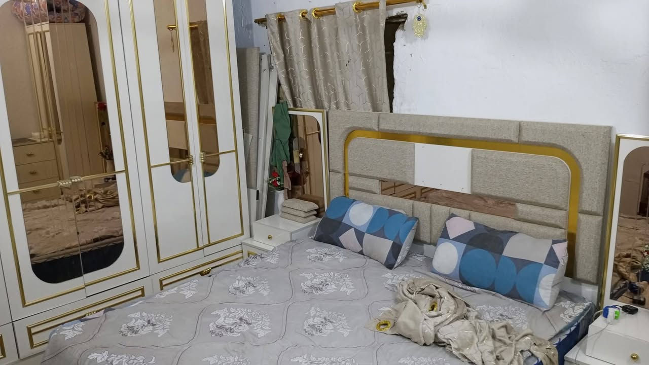 السلام عليكم بيت البيع ميسان
منطقه الماجديه شارع الجامع  مساحته 57 متر بناء قاطين يحتوي على 3 غرف وستقبال وصحيات ومطبخ سعره 65 بيه مجال 
للأستفسار *********** تصال او وتساب
