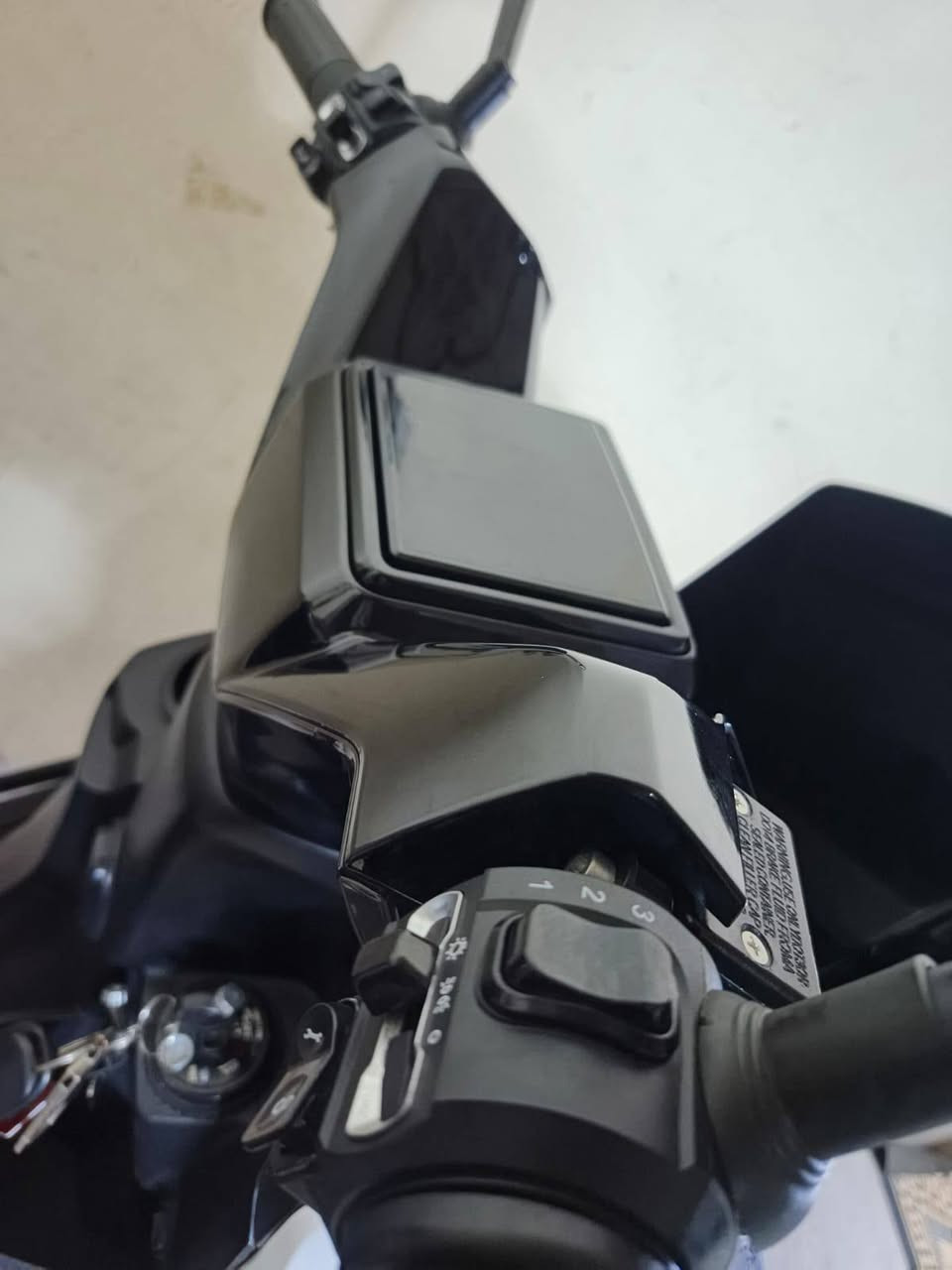 السلام عليكم للبيع دراجه اباجي مديل 2026 دراجه جديده بمعنه الكلمه مكفوله كفاله عامه مكفوله من الشخط كامله مكمله من كلشي صار شهر اونص من ماخذها بعده جيس الشركه بيها انت شيله بيدك تجي فول مواصفات وصل المعرض او ملحقاتها بيها
تفاصيل الدراجه 
لايت عللي ناصي زنون 
بجم لد + نشرات ترحيب
اشاير جانبيه لد متغيه الاوان
دبل اشاره 
شاشه ذكيه تكشف عطل الدراجه ولتنبيهات
بلوتوث + سستم صوت لمس بل شاشه
بريك امامي خلفي دسك هايدروليك 
حساس بريك امامي خلفي
نضام بك الرجوع الى الخلف 
مثبت سرعه
بك لايت خلفي لد
دبلات امامي خلفي غاز
تايرات جلاتين جبلي الحجم الكبير 
ويل كب 
درع امامي خلفي لحمايه الدراجه
طلاعات جابنبه لراكب الخلفي 
ملف الدراجه 3000 حقيقي 
عدد البطاريات 6 مصطره الحجم الكبير
تقطع مسافه بل شحنه الوحده 80 كيلو
السرعه الحقيقيه 150
شاحنه ذكيه تدعم الشحن السريع وليقاف الذاتي عند امتلاء البطاريه
الشراي يتفضل خاص او التصال عله الرقم ***********
سعر الدراجه 1250 اوبي مجال بصيط
مكان الدراجه بغداد المنصور
