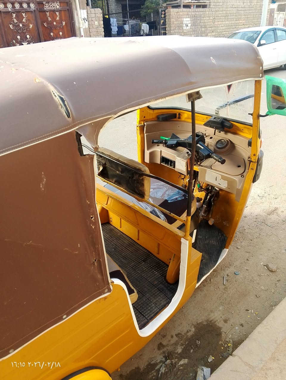 سلام عليكم تكتك موديل عشرين رقم وسنوية تحويل مباشر
كير محرك اكسن نضيفات 
كهربائيات شغالة
كشر لغد معمر ولغد مرشوش جمالية  ودواسات معمرة  ولباغي كفالة 
السعر 6ملايين وبية مجال قليل 
 المكان بغداد كمالية 
هاتف ***********
