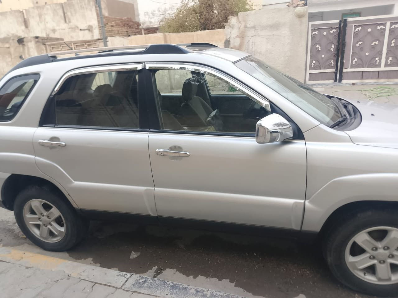 السلام عليكم سبورتج للبيع 2009 خليجي سياره بدون صبغ ونظيفه مكينه وكير مكفولات فتحه رقم اسليمانيه باسمي تحويل ثاني يوم رقم جديد سنويه جديده  سياره مال جناي وبلحقيقه بعد احله سياره موجوده بعقوبه  داخل لون بيج كلش نظيف  سونار سياره موجود داخل صور يي استفسار راح اظيفلكم رقم ***********  سياره ماشيه 187
