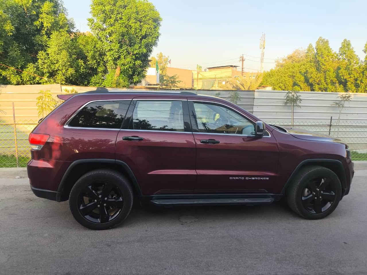 🚗 السلام عليكم ورحمة الله وبركاته
🔥 للبيع | Jeep Grand Cherokee Limited 2016

🇺🇸 وارد أمريكي
❌ بدون فتحة 

⚙️ المحرك: 3600 
⛽ 6 سلندر
✅ السيارة جاهزة للاستخدام ولا تحتاج أي صرف.

🛠️ تفاصيل الحادث:
🔹 جاملغ
🔹 بنيد
🔹 قطعتان صبغ (باب + الجاملغ الخلفي الأيسر)

💰 السعر: 175 قابل للتفاوض (بيها مجال).

📞 للتواصل: ***********

📍 للاستفسار أو المعاينة يرجى الاتصال أو المراسلة.
