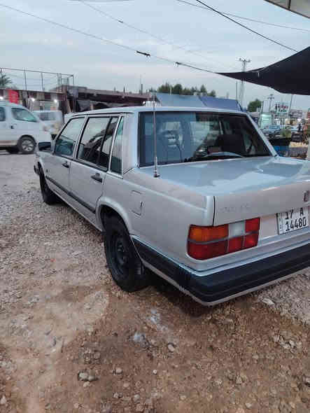 السلام عليكم للبيع فولفو 740موديل 1989مكينة وكير ونجي السيارة جديدة من مكينة وكير وحدادية رقم انكليزي بسمي ثاني يوم مداور مصبوغة عام للجمالية بدون حادث موبايل ***********
