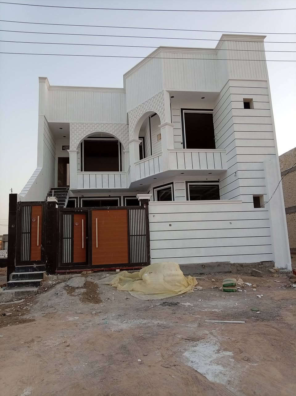 السلام عليكم  عمل جميع الديكورات بلفوم التركي وتقطيع الترايش والطلس الناعم والصبق ***********+لبخ بورك وسمنت وجص المكان دوايه
