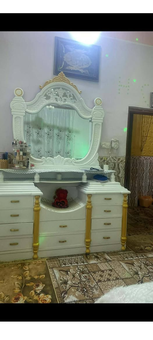 سلام عليكم  غرفه كامله نجاره عراقيه مصبوغ (ابيض)  العنوان لشطره لتواصل او لاستفسار  على الواتساب ***********
