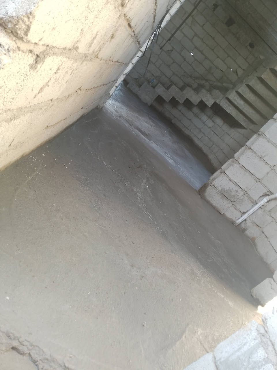 سعر المتر بناء
350 بناء بلوك نقد 
400بناء بلوك قسط 
450 بناء طابوق احمر نقد 
500بناء طابوق  احمر قسط 
400بناء طابوق اصفر نقد
450 بناء طابوق اصفر قسط 
مواصفات درجة أولى 
المقدمة نصف المبلغ 
والنصف الثاني يقسم على 36 شهر
يتم حساب  مساحة البناء حسب الخريطة
مواصفات البناء 
1.تسليح الأساس شيش 16ملم وصب سمنت مقاوم 
2.الكهرباء أسلاك سعودي او اردني والمجاري الشريف المصري او البركة 
3.الارضية بورسلين والجدران للصحيات سيراميك 
4. الابواب الداخلية تركي والاستقبال والمطبخ قاصة
5. ⁠الشبابيك بي في سي 
6. ⁠لبخ الخارج سمنت والداخل جص وبورك 
7. ⁠الواجهة لبخ وتطعيم وصبغ
8. ⁠تجهيز سخان وماطور ماء وخزان ماء‏‪***********‬‏
