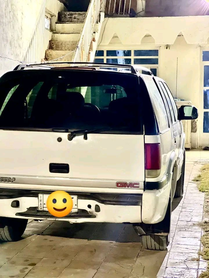 جمسي موديل 2000 رقم ديالى 
كامله مكمله كيراوتماتيك محرك خير من الله 
بلاديه مابيه اي صبغ وتخم تايرات 
تدفأه تبريد سنويه 2028 
وبأسمنه وشرط التحويل 

السعر55 وبيه مجال 
ومراوس حسب القناعة 
للاستفسار خاص او الاتصال ع الارقام
***********
***********
