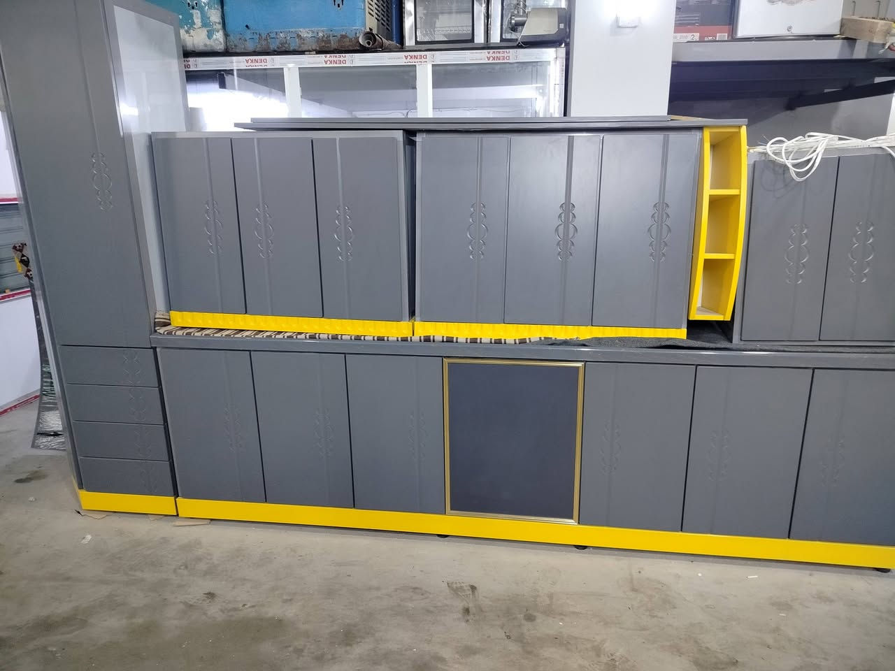 كاونتر 5قطع جديد فصال تركي عنوان الموصل حي الوليد هاتف *********** مرمر حراري +مرمر جداري قياس ٤متر بدون سنك مطبخ بارد مواد ثقيل
