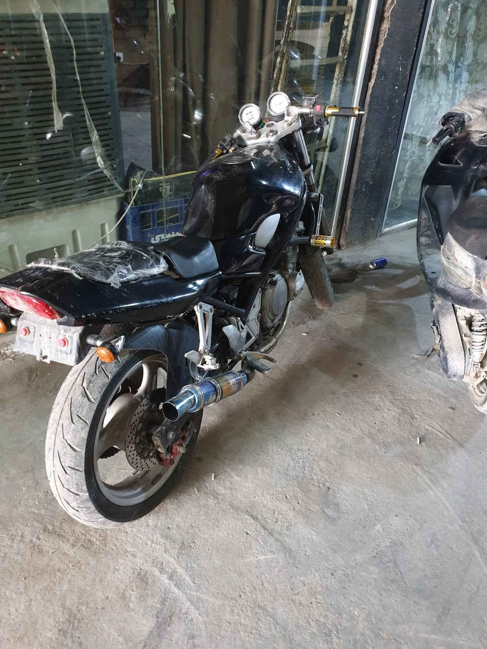 سلام عليكم بانده اوراق كامله كلهة شغله كابريتر جديد دراجه خير من الله ما توكفك بشارع سعر 850 مكاني بغداد الشعب رقم ***********
