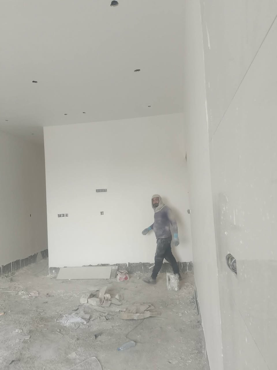 ***********سلام عليكم لباخ متفرغ حالين سمنت وجص وبورك واجهيات سقل وتقطيع نشتغل عل متر وبيك خير وتدلل شرط لعمل ولتزام بل وقت وسعر معقول وتجي وشوف شغل بعينك
