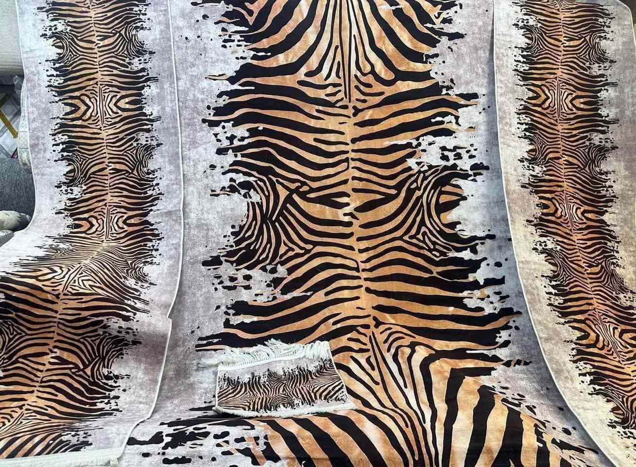 سيت فرشه  كلاودي 4 قطع  حرير ظهر كابوي
فرشه  2 ✖️ 3 ستندر 
2 قطعه مده كلاودي طول 3
1 دواسه 
السعر السيت كله ب48
خدمه توصيل داخل الكوت وجميع محافظات


**إذا كنت صاحب هذا الإعلان وتريد حذفه لأي سبب، رجاءا أرسل رسالة إلى الدعم الفني**