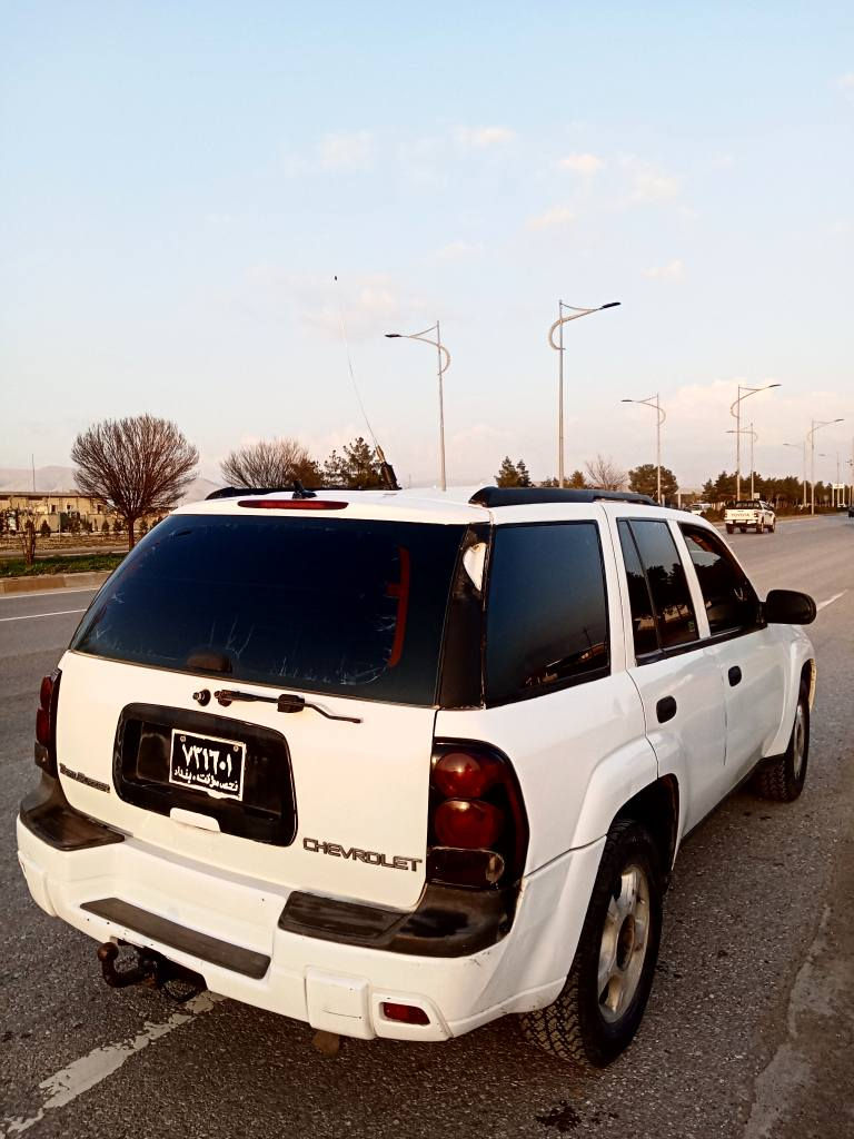 گلایزەر 2009
دوپارچە بۆیخ مزایدەیە ساغە
چەکوشی پیوەنیە
گێڕتۆماتیک دەبڵ گێر 
گێڕومەکینە بیلاد
تەبرید
هەمووگیانی بەشەرتی فحس
سعر بەلاش 45گەلاو مەجال
گۆڕینوەش دەکەم 
*********** السليمانية, العراق
