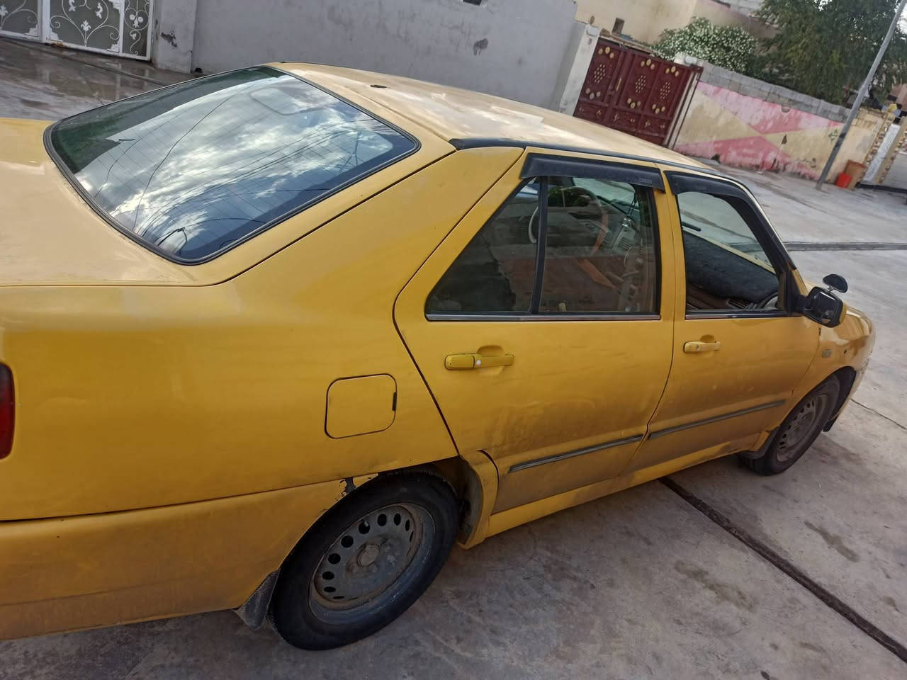 شيري كوين للبيع موديل 11 گير اوتوماتيك مابيها اي نقص بس تبريد نقصها شغل واطلع محرك وكير مابيهن اي عيب السياره مكفوله تايرات مابيهن عيب وباتري جديد صاحبها موجود بخانقين تحويل ب اي وقت سنويه صاقطه 3 سنين والتجديد على صاحبها دوشمه كامله للسياره السعر 31 وبيها مجال بسيط اي استفسار اتصل عل رقم ***********
