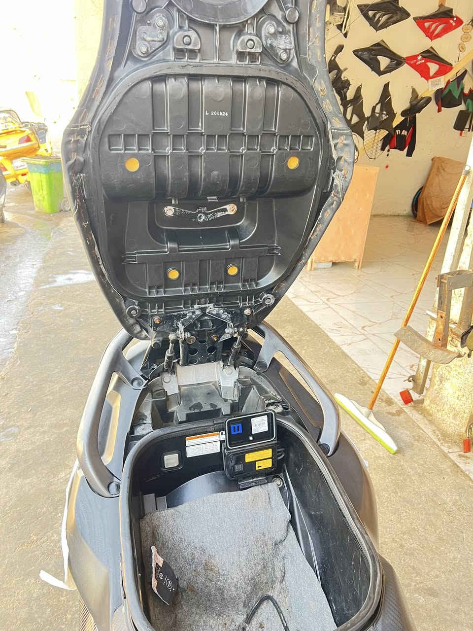 سلام عليكم
TMAX2015 بلاك ماكس 
رقم وسنويه اصولي مثنى مشروع وطني تحويل ثاني يوم 
كفاله عامه 
ممشى الدراجه 49 الف حقيقي 
وبيهه تزويد خارجي 
***********
***********
