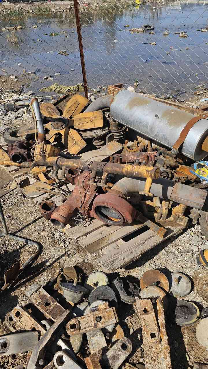 عندي غراض مكينة كوماتسو للبيع غراض جديده ٠٠٠٠الاتصال ع الرقم التالي ***********
