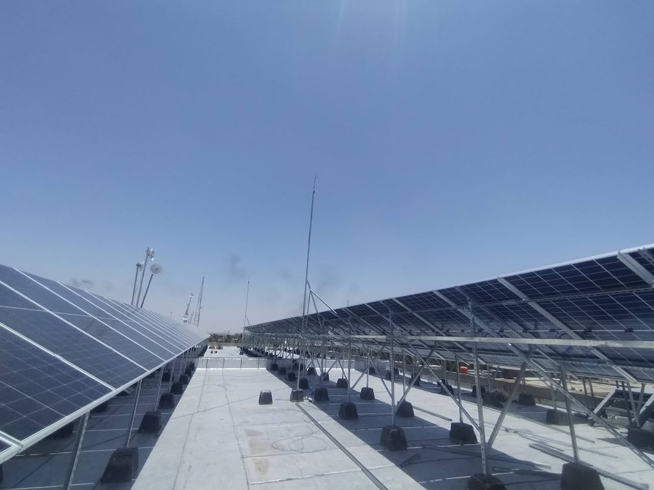 جاري العمل على منظومة on-grid سعة ١٢٦ كيلو واط ، ٦٨٠ امبير... انفيرترات المانية+مانعات صواعق ضمن المواصفات العالمية و منظومة التأريض
المكان /البصرة 
للاستفسار
***********
