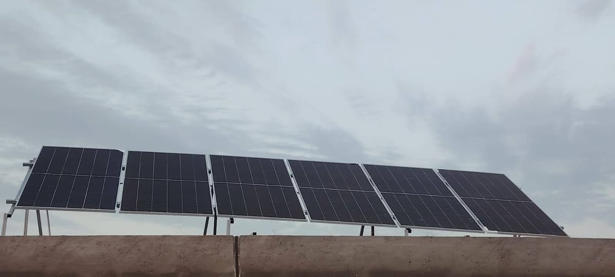 منزل اخر يودع الانقطاع المستمر للتيار الكهربائي حيث تم تجهيز المنزل بمنضومه 10A نهاري ليلي بالاعتماد
1- على انفيرتر ايتل  ip54 6kw ضمان 3سنه استبدال 
2-بطاريه ايتل 10kw ضمان5سنه استبدال 
3-  الواح 600w ضمان 13سنه استبدال 
للحجز و الاستفسار تواصل واتساب
قسم الصيانه /***********
قسم المبيعات/***********
