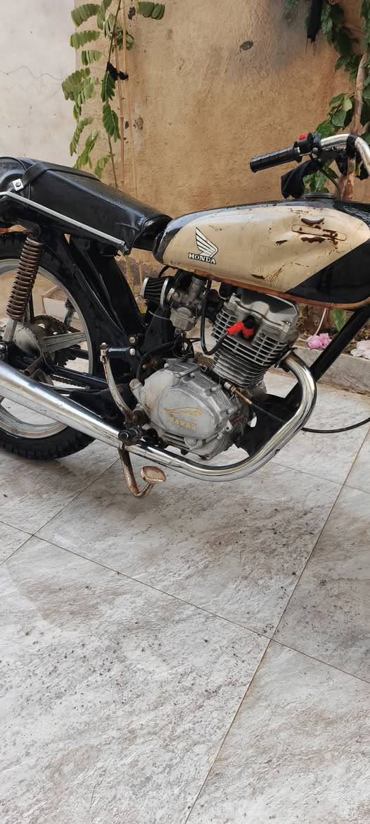 دراجه كلك للبيع
المكان ناصرية خلف السجن الإصلاحي. حي الصحفيين
السعر 200 وبيه مجال 
***********
