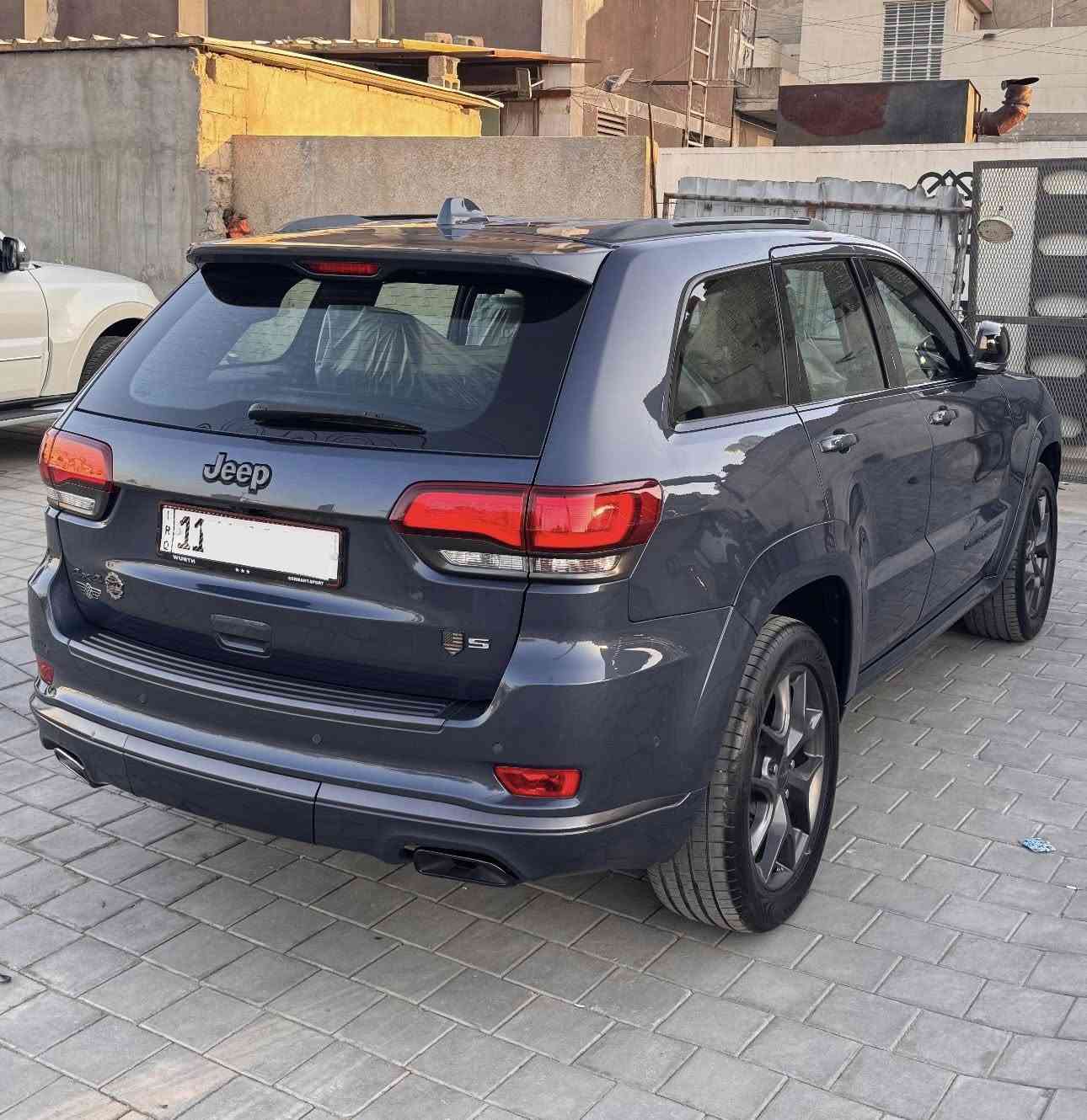 جيب 2020 S خليجية وكالة هارلم .
محرك 6 سلندر3600 .
ماشية 66 الف كيلو .
رقم بغداد تحويل ثاني يوم .
فول الفول 1/1 ام الرادار الامامي .
ورادار جانبي .
ورادار خلفي .
داخل جلد احمر .
حساسات امامية وخلفية .
زراك لايت .
اوتو بارك تطبك من وحدهة .
اوتو ستوب .
صندوك شفط كهربائي .
سستمش صوت ودمامات .
وبيهة نظام ايكو ونظام سبورت .
كشنات كهرباء .
كشن السائق خزن ميموري .
كراسي وستيرن تدفئة .
نظام ترحيب من تتقرب من السيارة .
مري شفط .
بنوراما .
مري قلابة على البگ .
مرايات جانبية ووسطية تعتيم ذاتي .
وبعد كلش هواي مواصفات معروفة وموضحة بلصور .
وغراضهة كلهة كاملة وبصماتهة الاثنين وارضياتهة وكتلوكاتهة موجودة والعدة .
جاهزة السيارة وجديدة بدون اي مصرف نهائياً ووممشتغل اي گلوب بلدشبول .
السيارة بيهة بارد بسيط بباب عكس السائق فقط والسيارة عليها سيرفس كامل بلوكالة وتخم تاير دنلوب اصلي جديد شادلهة . 

السعر : 305 وبيهة مجال للشراي .
المكان : بغداد .
للأستفسار : *********** .
