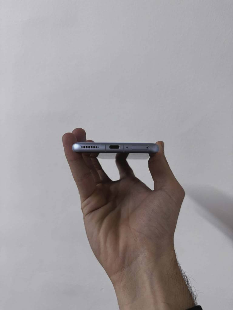 Xiaomi 12 pro 5g
نەکراوە و بێ عەیب بەزەمانی هەفتەیەک 
ڕام ١٢ و ٢٥٦گیگا
snapdragon 8 gen 1 ئاگر
شاشەیەکی قەوسی 2k ی ١٢٠هێرتز
کامێرای نایاب پۆترەیتی نایاب
بێ ئەشیایە تەنها درع و کەڤەری لەگەڵە 
 پشتەکەی درزی وەک دیارە هەیە باقی بەزەمان 
نرخ : 265 هەزار 
*********** دخان, السليمانية
