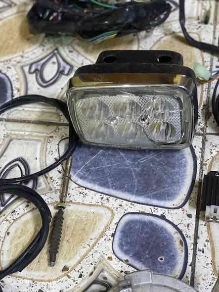 السلام عليكم حبايب ويل كدام هوه وتايره+ صدر مستعمل هوه ودبلاته شغال + لايت وكابريته هورن بوش جديد قطعتين ابيعهن كلهن 35 الف عنواني حي الزيتون ***********
