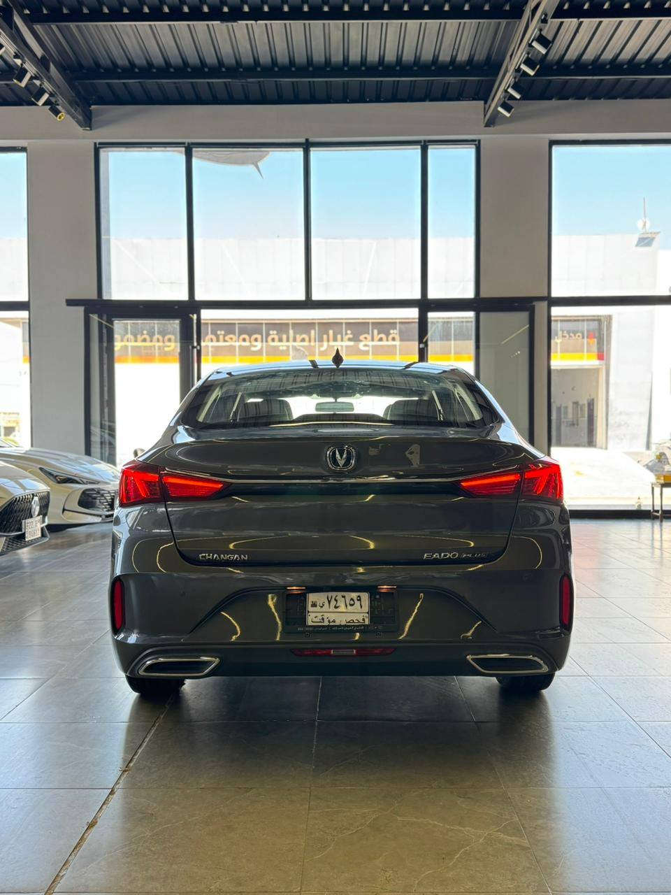 السلام عليكم
شانجان ايدو بلص 
موديل :2022
رقم نجف  
لون:رصاصي طوخ 
 محرك 1.5 تيربو 
موصفاته فتحه بصمه ابواب كشنات رياضي شاشه تدعم كار بلي قطعتين تبريد  
السعر :120 وبيه مجال حك جيه 
رقم الهاتف :***********
