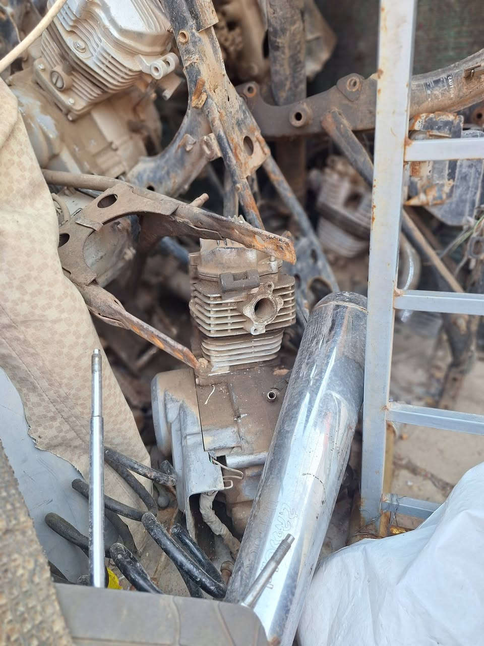 سلام عليكم شاصي 4 كير كلك مكفول للبيع هوه ومحرك شغال السعر 70 كربلاء حي لغدير ***********
