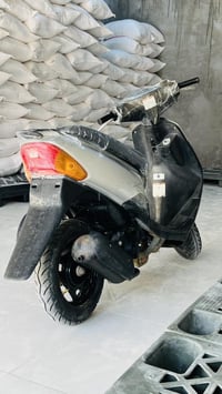 شباب دراجه وكيل لل بيع مكفوله مكينه ما مفتوحه بلاديه الدراجه كلها شغال...