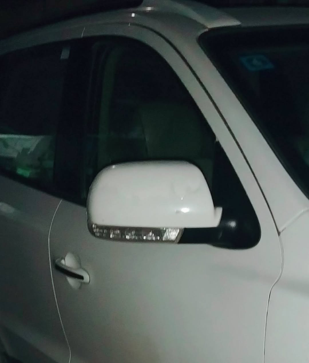 سلام عليكم سياره سنتافيه وارد خليجي موديل 2009 سنويه مشروع وطني 2027.بسمي رقم بغداد الماني السياره نضيفه مال جناي  كير ومكينه خير من الله  بيها ملاحضات بسيطه وحادثها ضربه بل بجم وصدرها تعبان السعر 125 وبيها مجال للطيبين مكان السياره بغداد الرقم ***********
