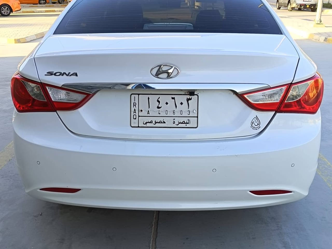 اللهم صل على محمد وآل محمد
السلام عليكم رمضان كريم عليكم 
هونداي سوناتا موديل 2013 
فوول مواصفات خليجي مكفولة كفالة عامة ضربة وصبغ وتبديل 
مواصفات السيارة بنوراما شاشة كامرة كشن كهربائي مرايات شفط إشارة بالمراية تبريد خلفي فوول تحكم ستيرين ويل كب كروم محرك 2400 دووش 
رقم بصرة مشروع وطني تحويل مباشر سنوية جديدة 
مكان السيارة الناصرية قرب كراج بغداد 
السعر 125
للاتصال {***********}
