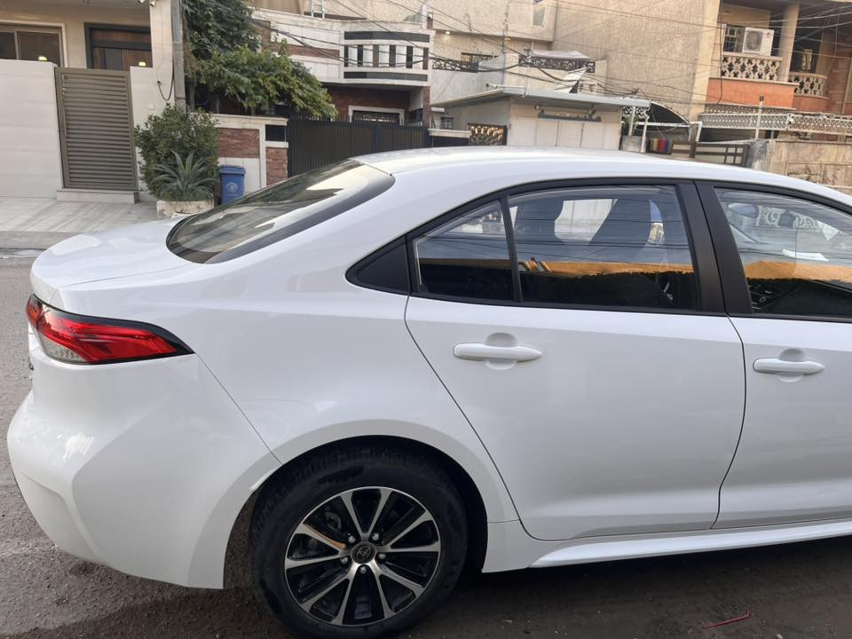 السلام عليكم 
كورلا شكل الامريكي هايبرد وارد صيني 

رقم بغداد باسمي هزه وسنويه وارقام كلها جدد 

موديل 2025 اخت الزيرو 
 
 ماشية 7 الف فقط (سويجات الشركه + الارضيات كلهن جدد وياها )

مواصفات 
سلايد 
بصمه 
تحديد مسار + رادار امامي 
اتو هولد + سايد بريك بصمه
كامرة خلفية

رايدها ب160 قفل  

مكاني بغداد حي جهاد او جادرية وهذا رقمي
***********  وبي واتس اب
