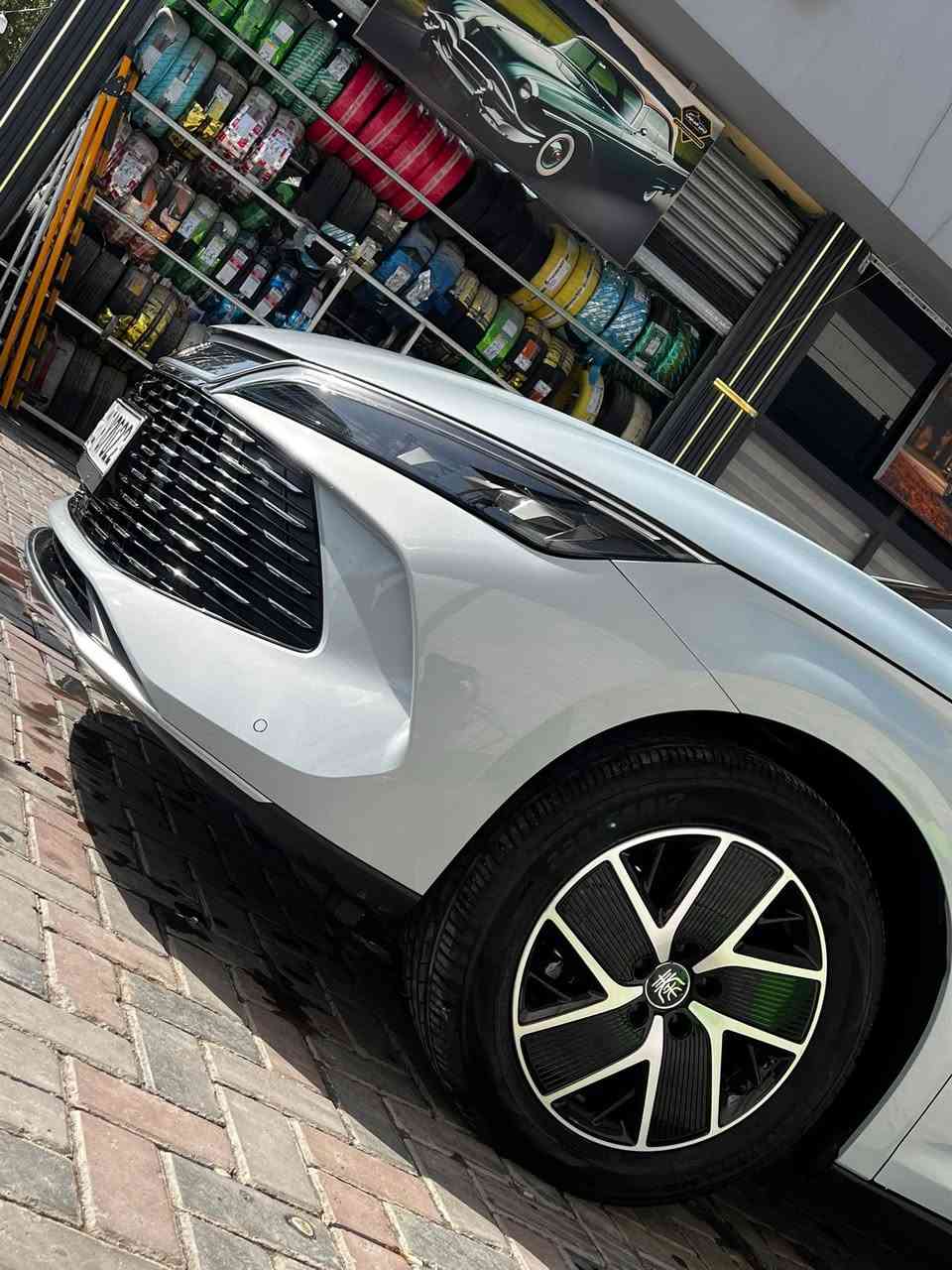 السلام عليكم
للبيع  BYD gin L 2025 
ماشيه 17 الف كيلو متر 
رقم بغداد 
المواصفات معروفه عدا 13 كامره 
بانوراما 
سيارة جديده 
فقط بيه بارد جدا بسيط بالجاملغ الخلفي 
السعر 23800 وبيه مجال بسيط 
مكان السيارة بغداد /الوزيريه 
***********
